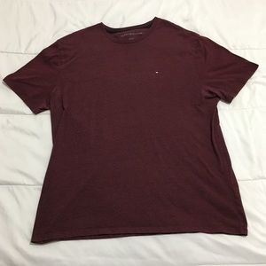 Tommy Hilfiger Maroon T-Shirt. Tommy Hilfiger Camiseta Granate